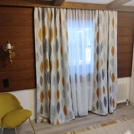 Maple Apartment *